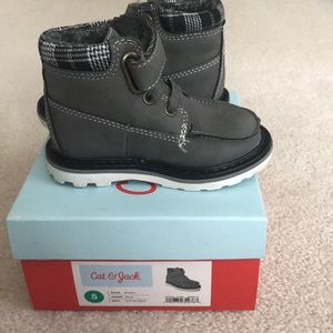 Cat & Jack size 5 boots